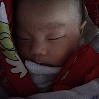 宝贝，妈妈真的好爱你，晚上闹人不睡觉持续了7天，但是换来了你不吃夜奶。所以妈妈10点往后就可以睡整晚...