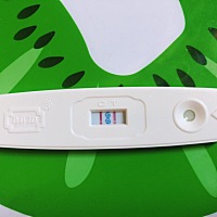 正常今天来月经，但我每次月经都不准。有时延后，有时提前。但这次和每次不一样，心烦的厉害。胸胀痛，...