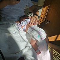 打催产针一天后就顺利把我的小闺女生出来了，7.1斤，天呀之前还偏小两周，最后一次评估也说6.2斤左右，...