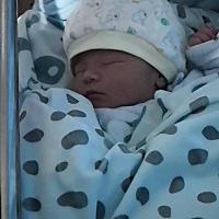 12月21日经历阵痛三天三夜最终还是免不了挨一刀，女宝6斤2两 第二天 第三天