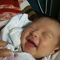 笑什么呢，这么开心😃