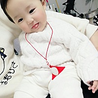 时间过得好快呀 一转眼你都会走了，虽然妈妈一个人养你好很累 妈妈还是希望时间过得 慢一点可以抱你久一...