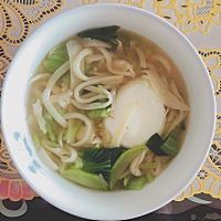 两个月了，一点酸都不能吃，吃了就吐，婆婆做饭都不放醋了。能吃的下的只有清水煮面条了