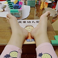 38周+3，发现脚丫子终于肿了，按上去有坑了～