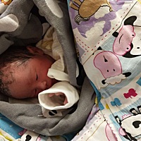 接龙凤宝宝啦！12.22日剖腹产。一个3330g，一个3140g。谢谢老天一切都平安。