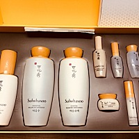 个人觉得孕期还是要用个护肤品的，不然孕期的皮肤最容易变差，推荐给宝妈们雪花秀套装，以前我都是用兰...