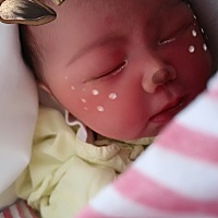 宝宝出生了   羊水50  刨腹产了   女宝宝     很痛   但是值得了  宝宝很好健健康康  很爱吃     喂母乳...