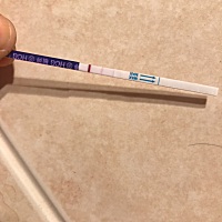 末次月经11.21日，这是从18日到27日的试纸情况