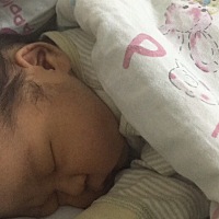 三天了还是不能自己下床，剖腹产的滋味真是无法形容！现在奶也痛真的是拿命换来的小棉袄呀！