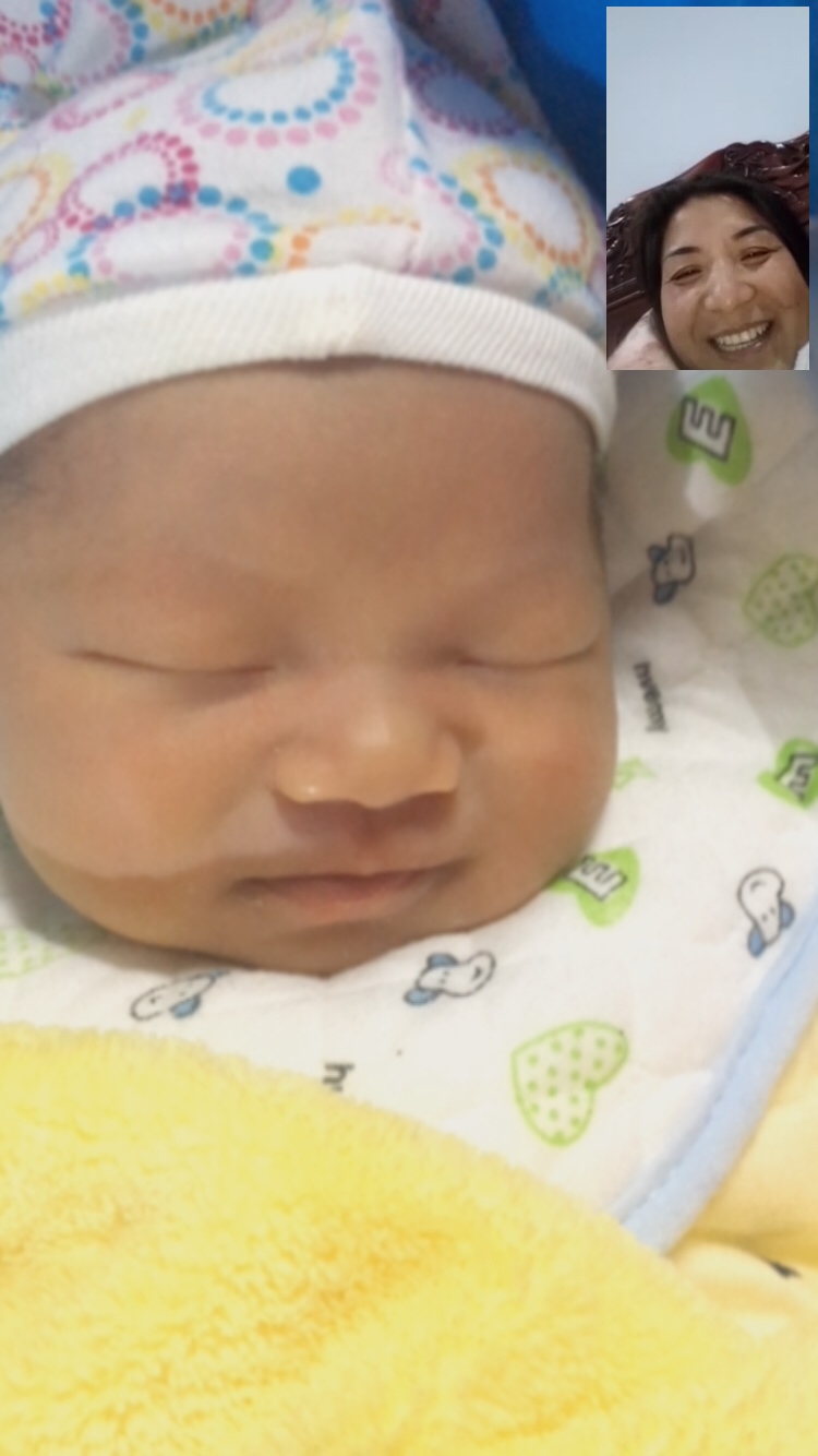 跟外婆视频，怎么都吵不醒