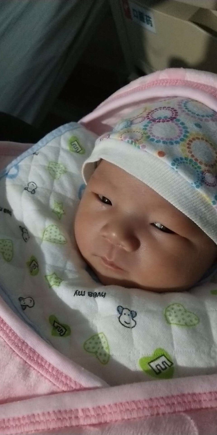 爸爸说为啥这么忧郁的眼神看他😏