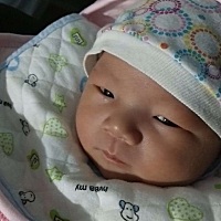 宝宝六天了，就快要办理出生证明了，名字还没决定好，有我们这样不靠谱的爸妈吗😓 爸爸说为啥这么忧郁...