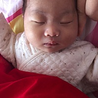 宝贝今天满月了🌕，总喜欢侧睡，有点偏头，怎么矫正