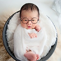 各位宝妈，宝宝出生10天了，不愿意直接吸母乳，非要用奶嘴放在乳头上才肯吸，直接给吸奶头就哭，哪位宝...