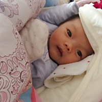 宝宝第22天，出生时候挺白的，现在感觉黑红黑红的，也不知道是黄疸还是就那样黑，大宝一直都很白的，家...