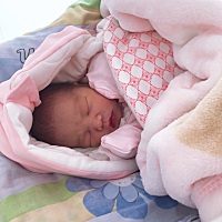 12.27下午1.18顺产小伙子一枚  7.4斤 26号晚上9点洗漱完发现羊水破了，毫无征兆，也没有听见声音，吓坏...