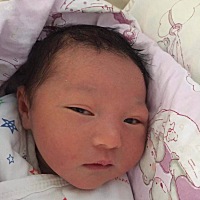 十月怀胎不容易，爱你我的小公主。顺产3.18千克。