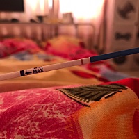 每个月1号来大姨妈，好奇想着再测一次，结果测出来个意念灰，醉了，真煎熬，又不敢去医院验血，怕失望😞