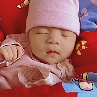 小家伙好容易受惊吓 睡觉总是一颤一颤的