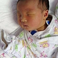 刚出生没几天就和宝宝分开了。黄疸，自己在医院，保温箱。妈妈好想你。希望你赶快赶上来。