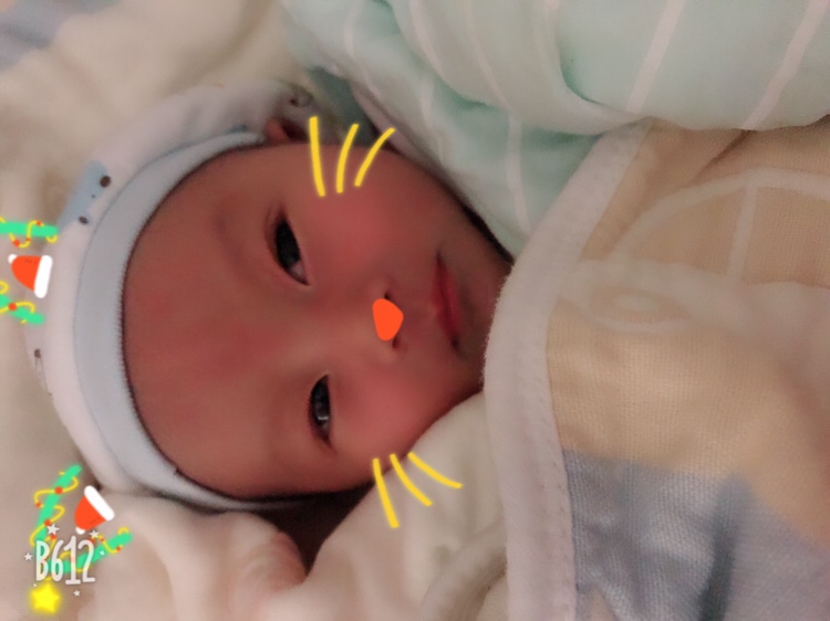 宝宝第六天，平安夜拍的