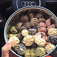 今天阳光太好了，时间来不及，吃点曲奇走喽