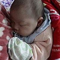 小家伙不吃夜奶导致我睡觉睡得太香，每次突然醒来纸尿裤都是兜的满满的，好对不起小家伙，以后得设闹铃