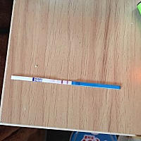 十二月9号来的姨妈，姨妈后小腹总一阵一阵的疼，同房时还有血，就在前几天总恶心干呕想吐，朋友就说是不...