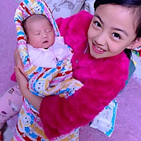 今天元旦，宝宝出生十天了，现在的我拥有两个女儿，真的好幸福，老公真的高兴坏了！爸爸妈妈希望你们姐...