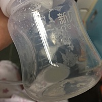 坚持挤奶，虽然没有也坚持挤，宝宝你要在保温箱里乖乖睡觉吃奶粉给妈妈多一点信心，妈妈每天努力一点点...