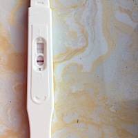 离月经期还有3天！最近身体发虚，冒虚汗、小肚子丝丝的疼，胸也特别胀，还有点鼻塞感冒的现象，浑身无力...