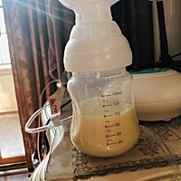 不喝汤才吸了一边而且没吸完就这样，每天涨的胸疼怎么办🤷‍♀️倒掉浪费 放冰箱也没什么用  。