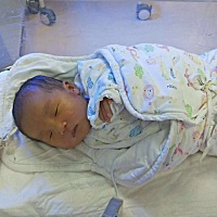 宝宝住院5天了。黄疸一直不好，怎么办！刚出生8天。之前好好的又发高烧。赶快好吧。想起宝宝就想哭。