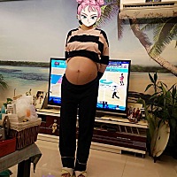 双胎25周 4的肚子，纹已经开始长了，抹油没用，和体质有关。肚子不大，B超两个宝宝都比实际周数大1-2天...