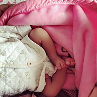 小孩子都这样睡觉吗💤？卷起腿