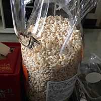 回老家一趟，婆婆炒的炒米带来正好用来吃早餐，今日早餐：一份牛奶泡炒米，一份蒸苹果，6颗红枣，一...