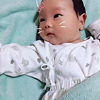 后天满月了，订了酒席，需不需要订个蛋糕庆祝一下呢……