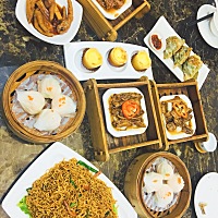 家婆出门旅游了，出门前叮嘱我老公不能带我出门玩，我要吃啥就打包回来，我家婆太关心我了，现在还...