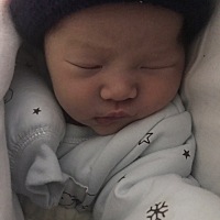 1月1日中午12:03分顺产无侧切 轻微撕裂。女宝，6斤，白白净净的，超预产期5天，破水发动，过程很酸...