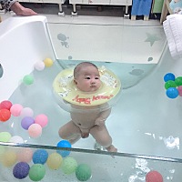 爸爸总爱吃你的醋，谁让你那么可爱的呢！！