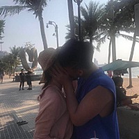 结婚后我们一直恩爱如初，生活仪式感还是很重要的，两个人偶尔腻歪一下，平平淡淡的生活是真，但是偶尔...