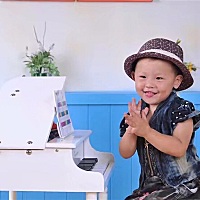 我家五个宝宝可以一起交流育儿经验！下面依次是大宝女孩二宝女孩三宝四宝女孩小宝男孩。