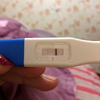 12月27排卵期同房，今天早上早早孕测试出现了粉粉的一道，是不是怀孕了？（1月11号就要来大姨妈了）