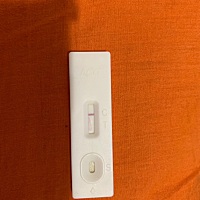 我23号开始备孕，今天测出现这样的情况，T区有点颜色，是测试测早了还是？好想要个🐷宝宝