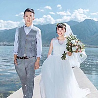 结婚照，怀孕3个月拍的，幸亏那个时候肚子不明显，不然肚子大都成孕妇照了，哎，孕妇照拍了，一个多...