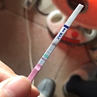 还有5天就月经期了 ，怎么这两天用排卵纸出现两条红线了，是还在排卵吗，好忐忑啊，又测了一次还是两条...