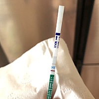 停经两天，一深一浅正常吗