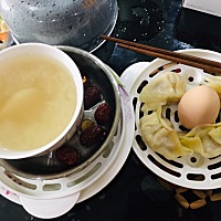 说说今日早餐：6颗红枣，一颗鸡蛋，4颗蒸饺！一碗银耳雪梨汤（昨晚煮的）^_^