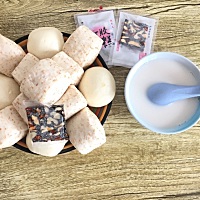 一碗花生豆浆，燕麦馒头和奶黄包……简单的早餐，好满足