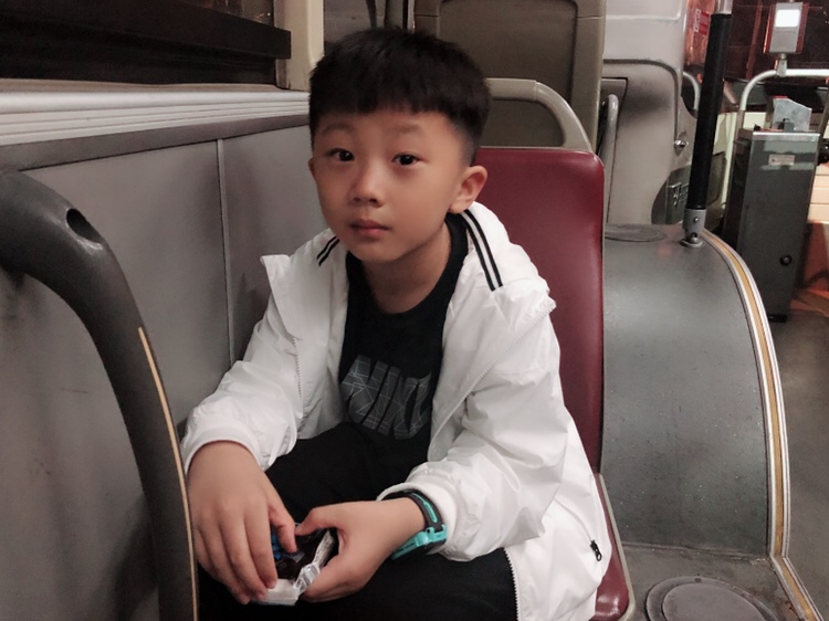 十年的时间已经过去～我还是在原地～而你却找不回来～月子期间的心情很不好～也看清了一切的事情